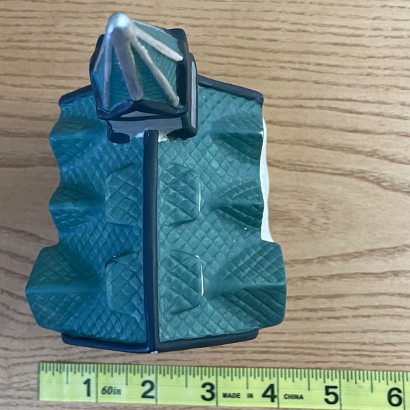 Vintage Cobblestone Corners Christmas Village Church Ceramic Retired 2002 - Picture 9 of 9